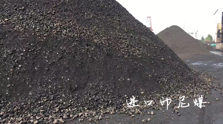 印尼煤块多，煤干，乌黑发亮