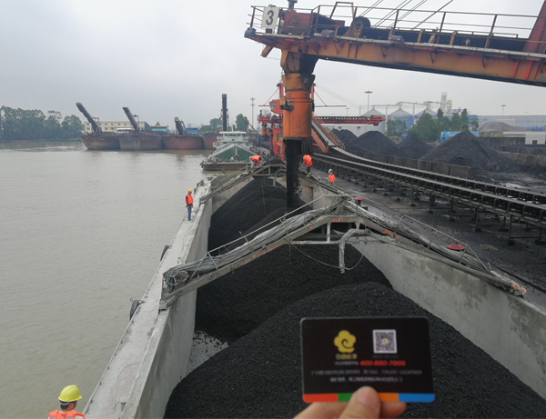 船驳港口装煤